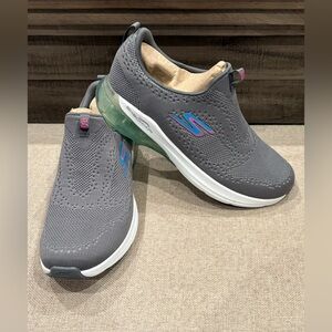 NWT SKECHERS Air Gray Slip-On GO RUN Athletic Shoes  (10)